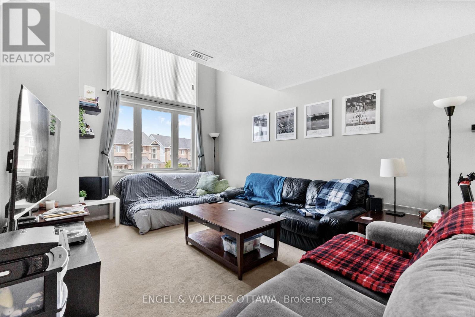 Property at 213 - 314 TIVOLI PRIVATE image 4