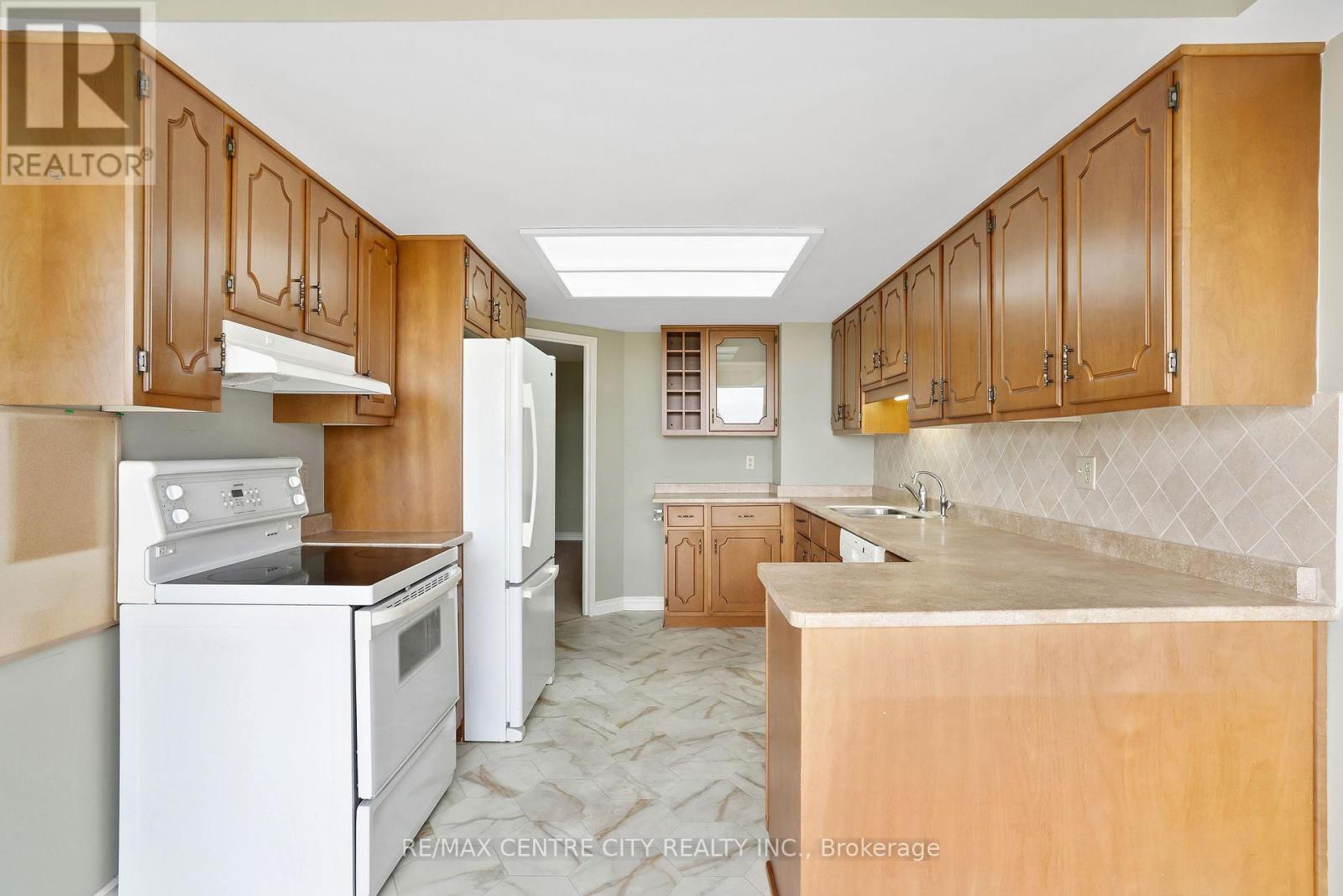 808 - 4 Willow Street, Waterloo, Ontario  N2J 4S2 - Photo 12 - X12313068