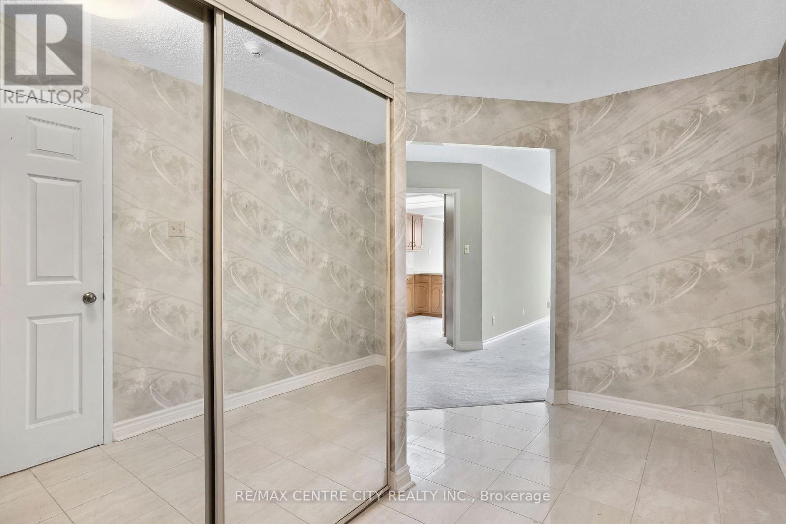808 - 4 Willow Street, Waterloo, Ontario  N2J 4S2 - Photo 7 - X12313068