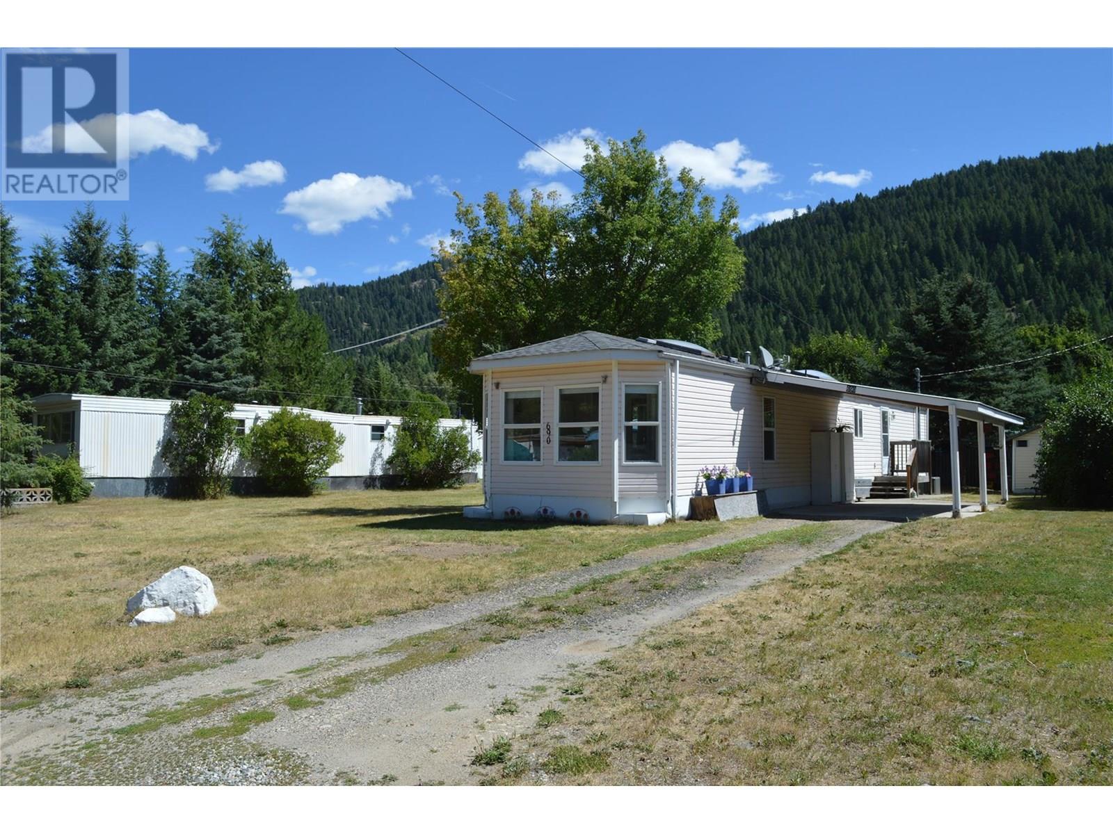 690 Copper Avenue N, Greenwood, British Columbia  V0H 1J0 - Photo 3 - 10357352