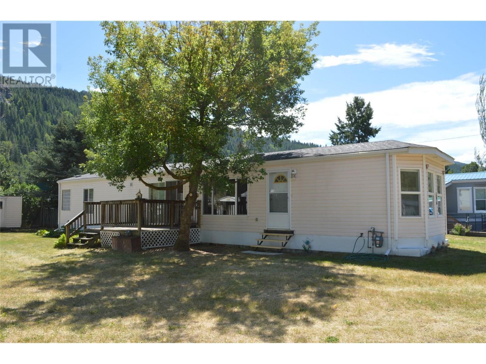 690 Copper Avenue N, Greenwood, British Columbia  V0H 1J0 - Photo 4 - 10357352