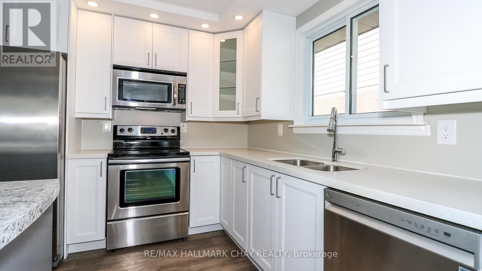 71 Briar Road, Barrie, Ontario  L4N 3M5 - Photo 10 - S12312920