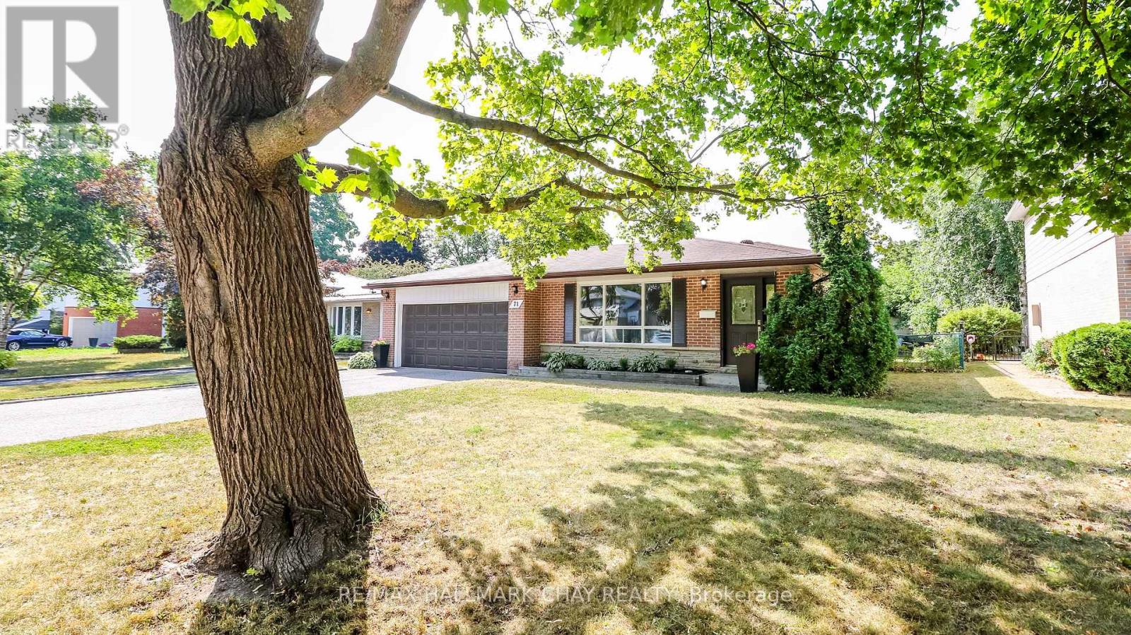 71 Briar Road, Barrie, Ontario  L4N 3M5 - Photo 2 - S12312920