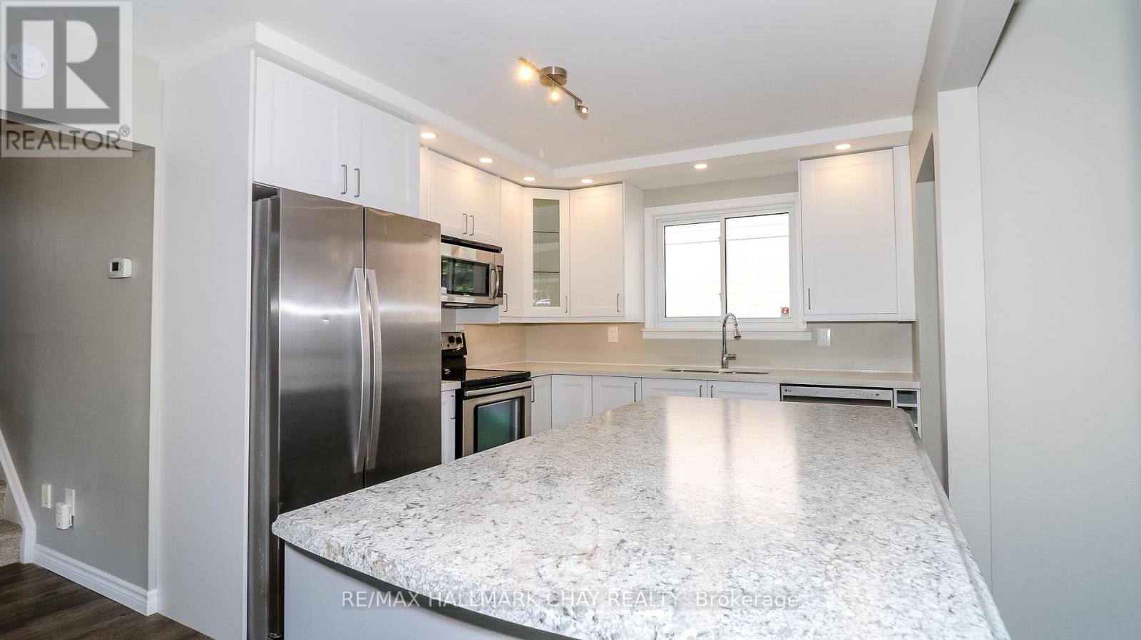 71 Briar Road, Barrie, Ontario  L4N 3M5 - Photo 6 - S12312920