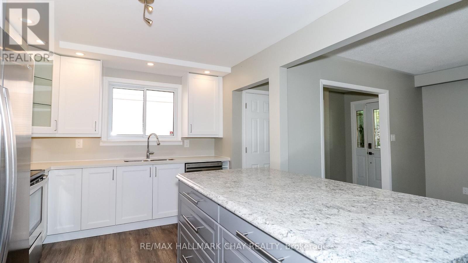 71 Briar Road, Barrie, Ontario  L4N 3M5 - Photo 9 - S12312920
