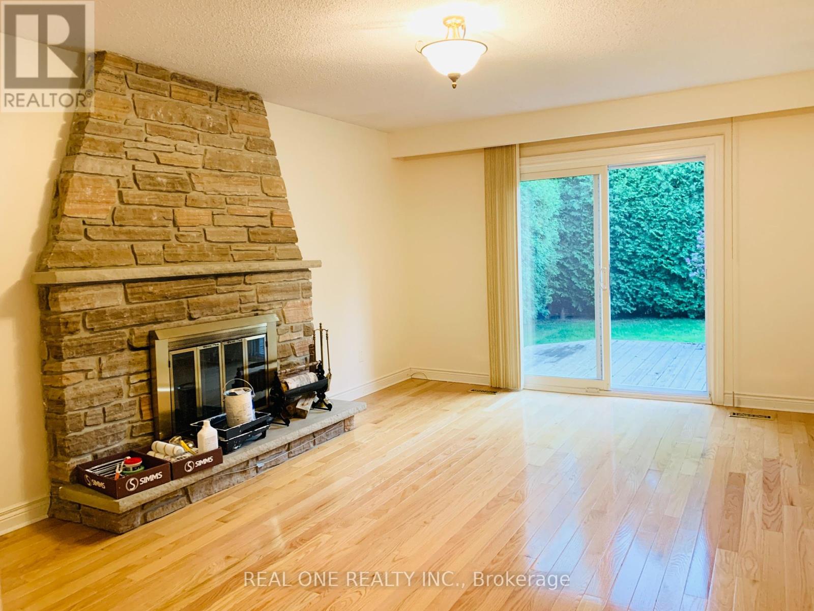 Upper Unit - 1759 Sherwood Forrest Circle, Mississauga, Ontario  L5K 2H7 - Photo 10 - W12312909