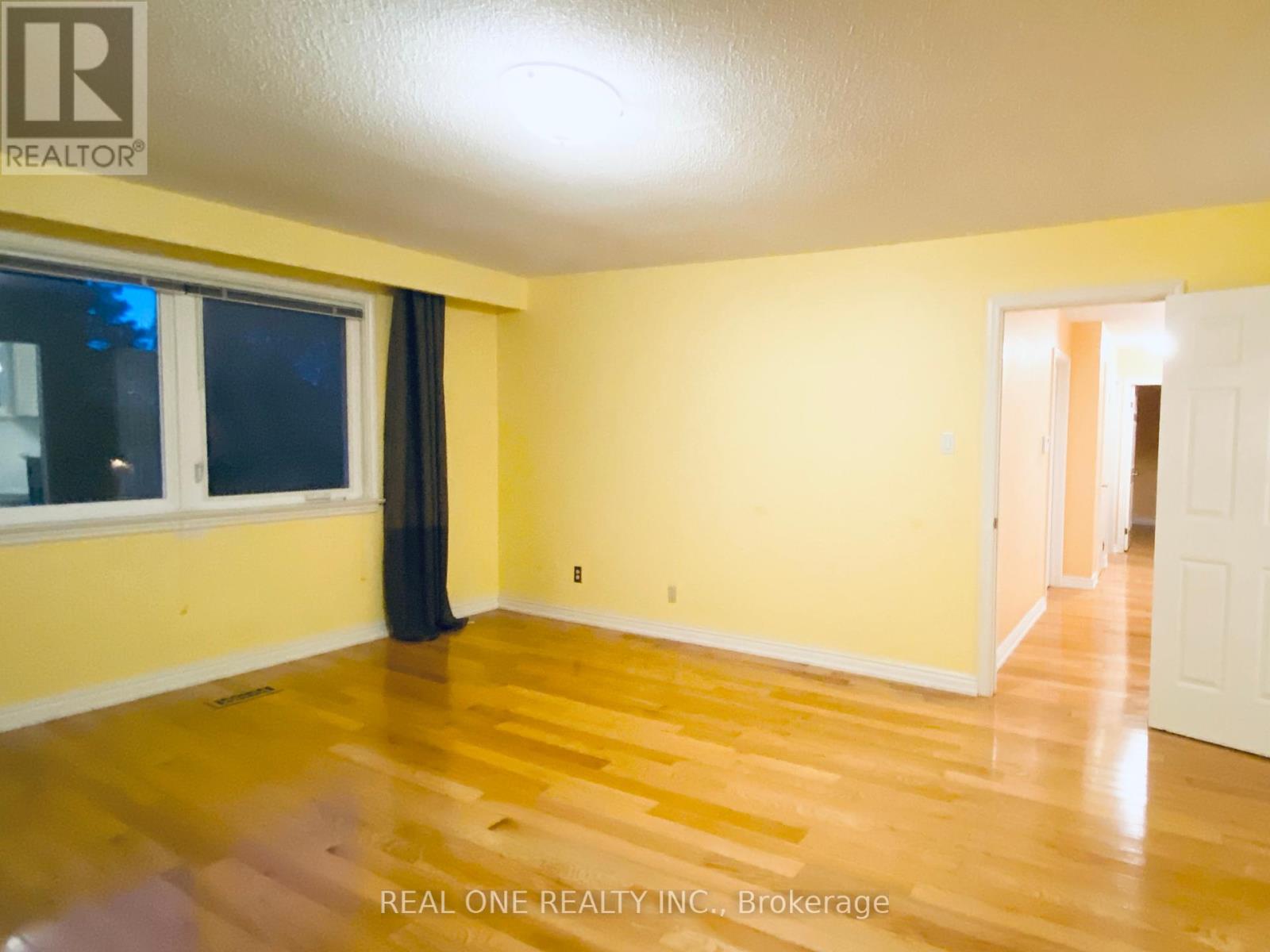 Upper Unit - 1759 Sherwood Forrest Circle, Mississauga, Ontario  L5K 2H7 - Photo 14 - W12312909
