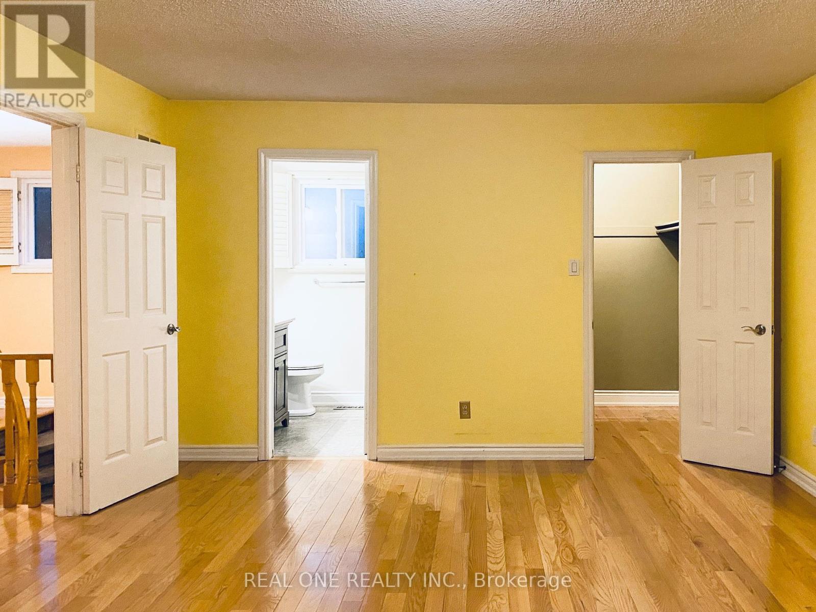 Upper Unit - 1759 Sherwood Forrest Circle, Mississauga, Ontario  L5K 2H7 - Photo 15 - W12312909