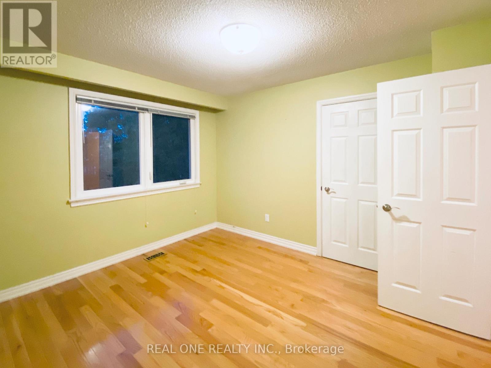 Upper Unit - 1759 Sherwood Forrest Circle, Mississauga, Ontario  L5K 2H7 - Photo 17 - W12312909