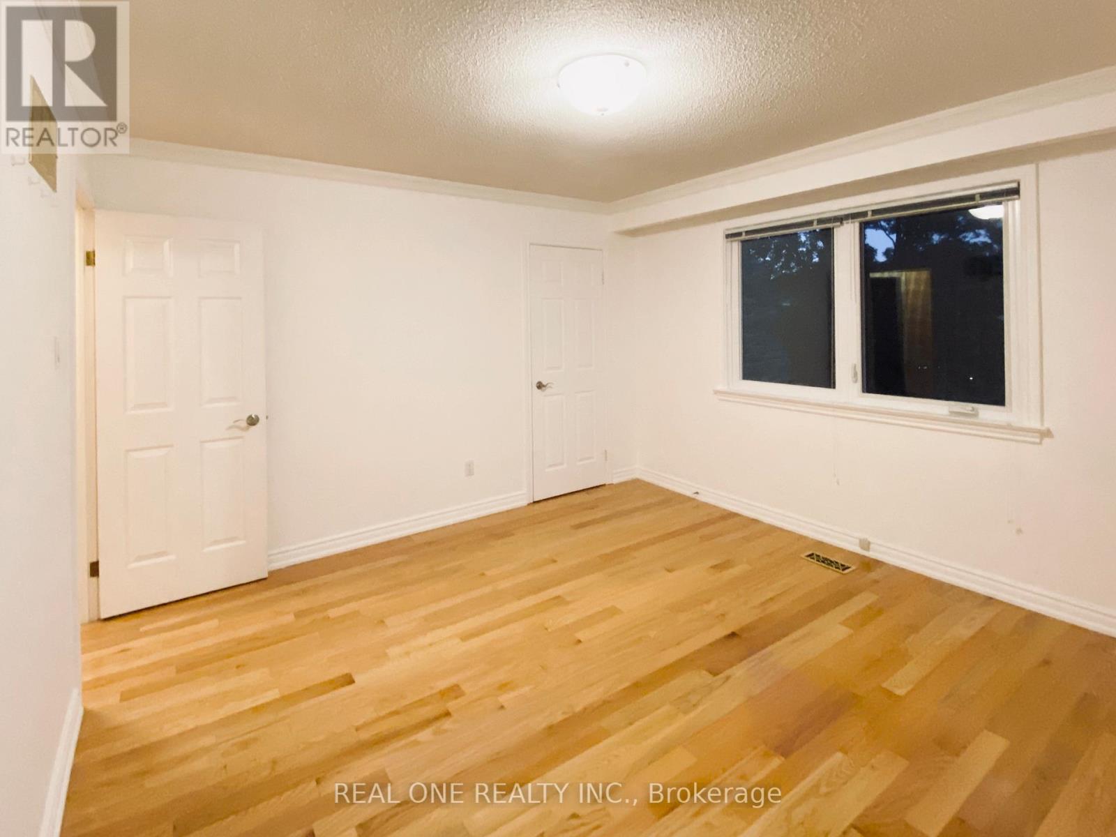 Upper Unit - 1759 Sherwood Forrest Circle, Mississauga, Ontario  L5K 2H7 - Photo 18 - W12312909