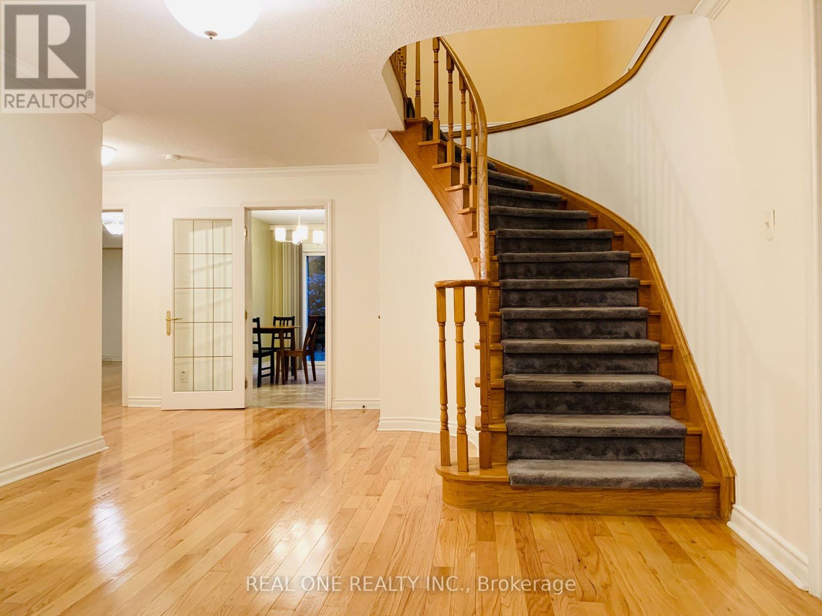 Upper Unit - 1759 Sherwood Forrest Circle, Mississauga, Ontario  L5K 2H7 - Photo 2 - W12312909