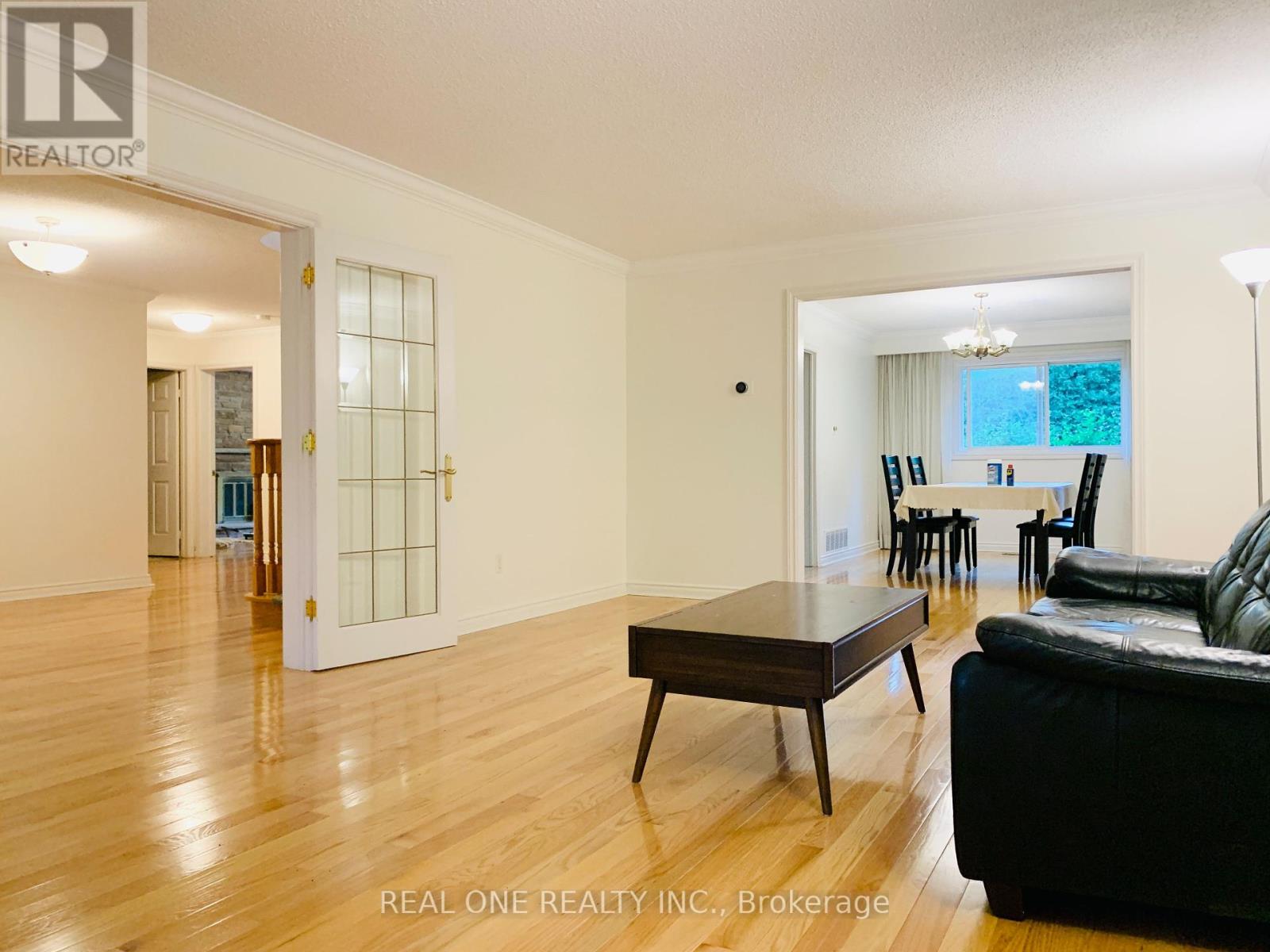 Upper Unit - 1759 Sherwood Forrest Circle, Mississauga, Ontario  L5K 2H7 - Photo 5 - W12312909