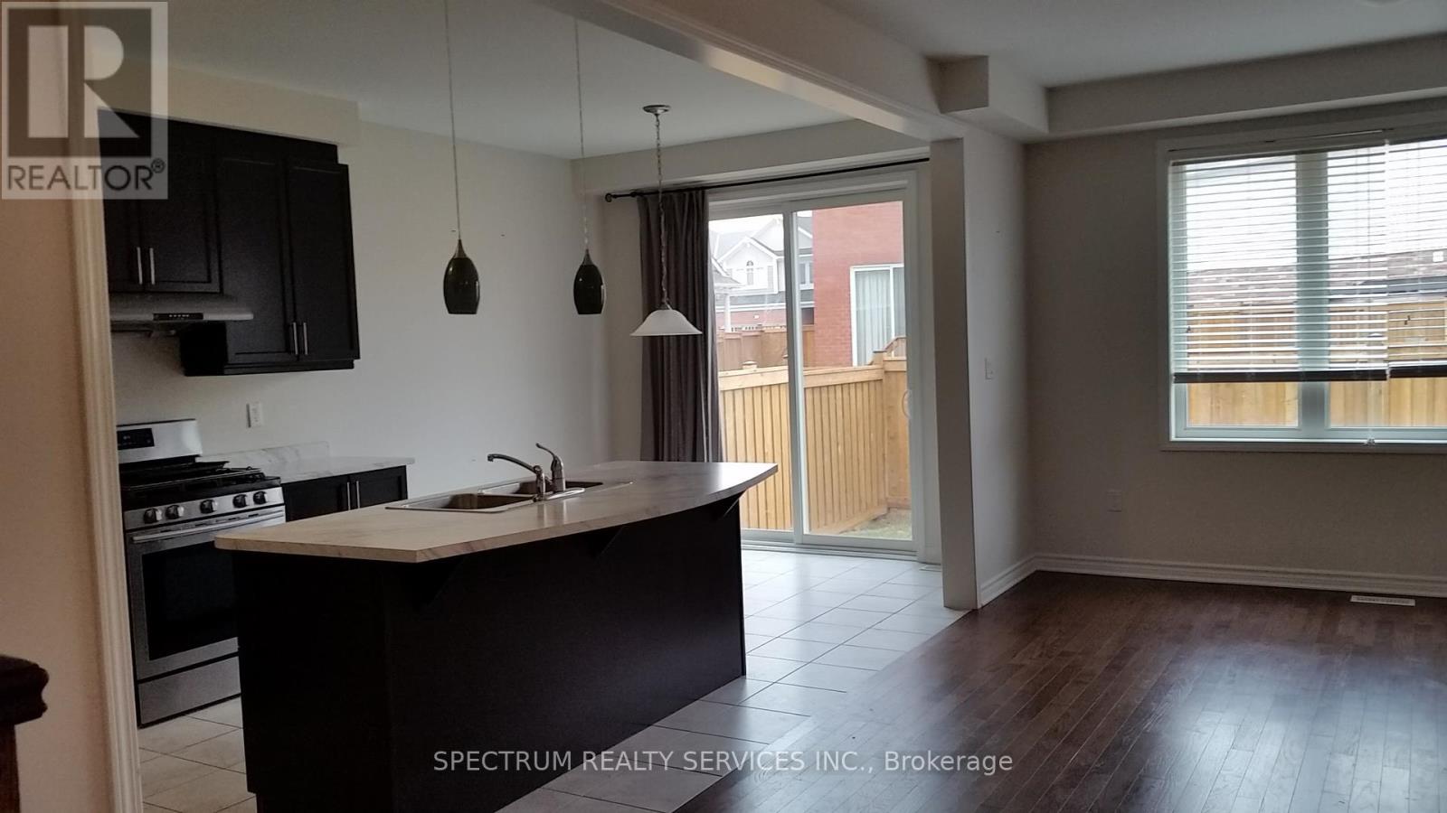 669 Gibson Crescent, Milton, Ontario  L9T 8Z6 - Photo 3 - W12312977