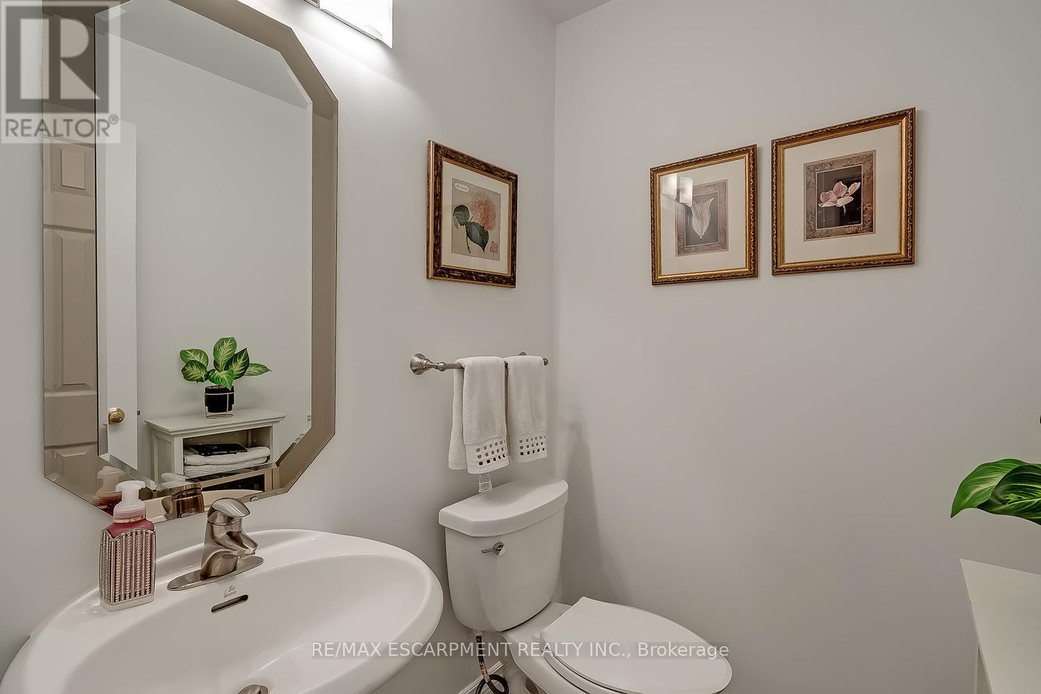 275 Alexander Court, Burlington, Ontario  L7R 4G1 - Photo 12 - W12313019