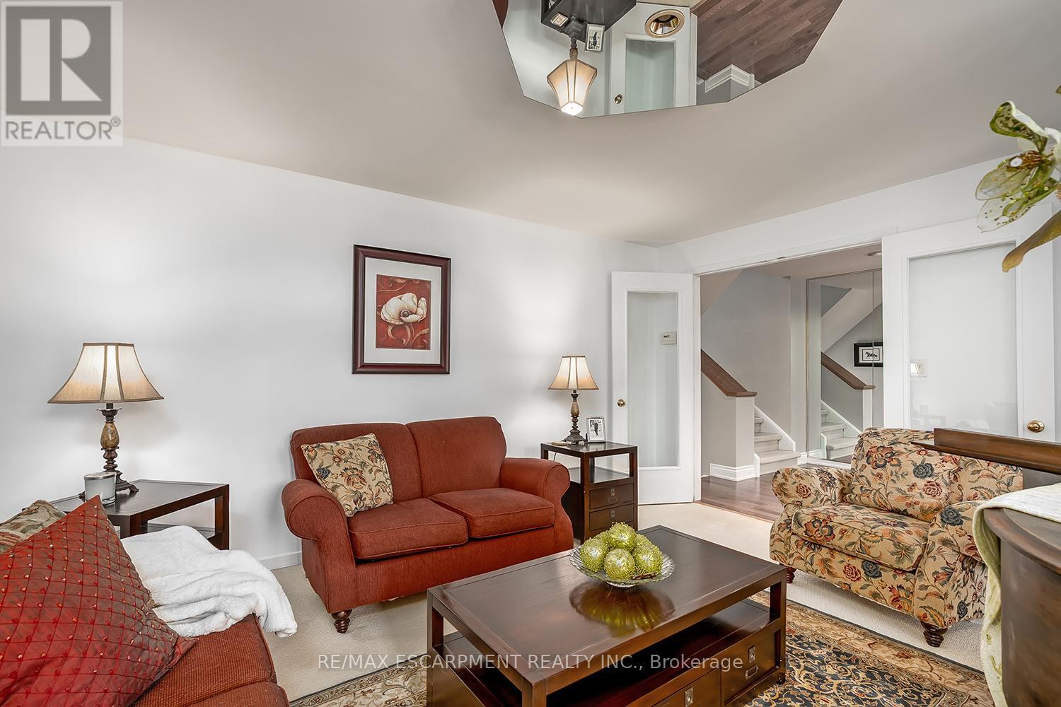 275 Alexander Court, Burlington, Ontario  L7R 4G1 - Photo 17 - W12313019