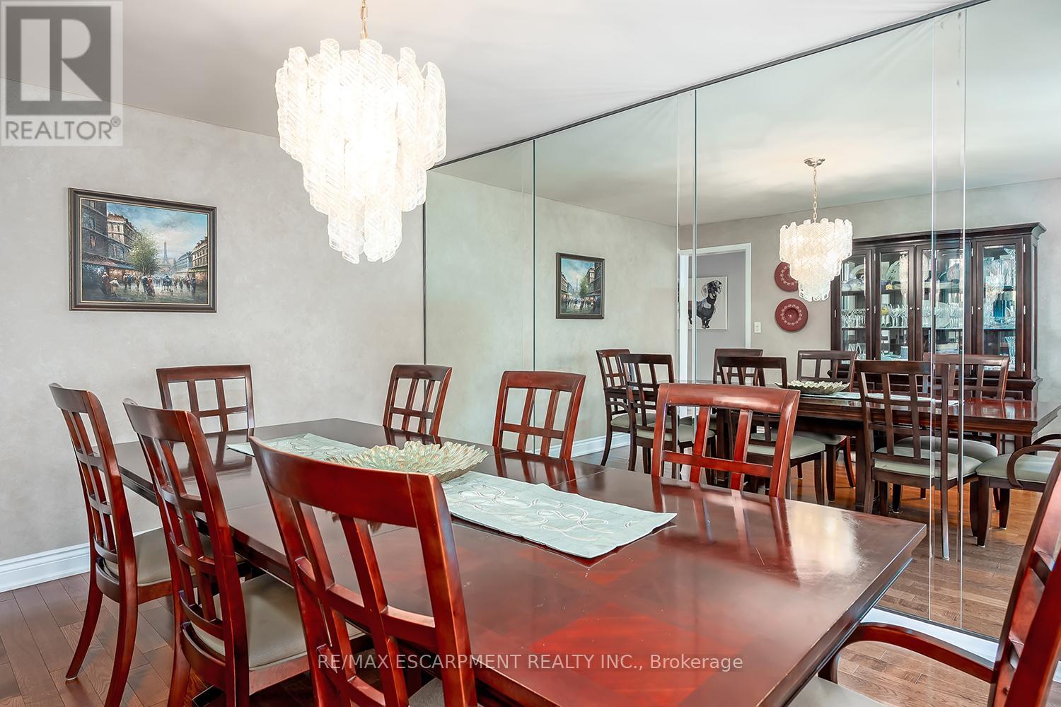 275 Alexander Court, Burlington, Ontario  L7R 4G1 - Photo 21 - W12313019