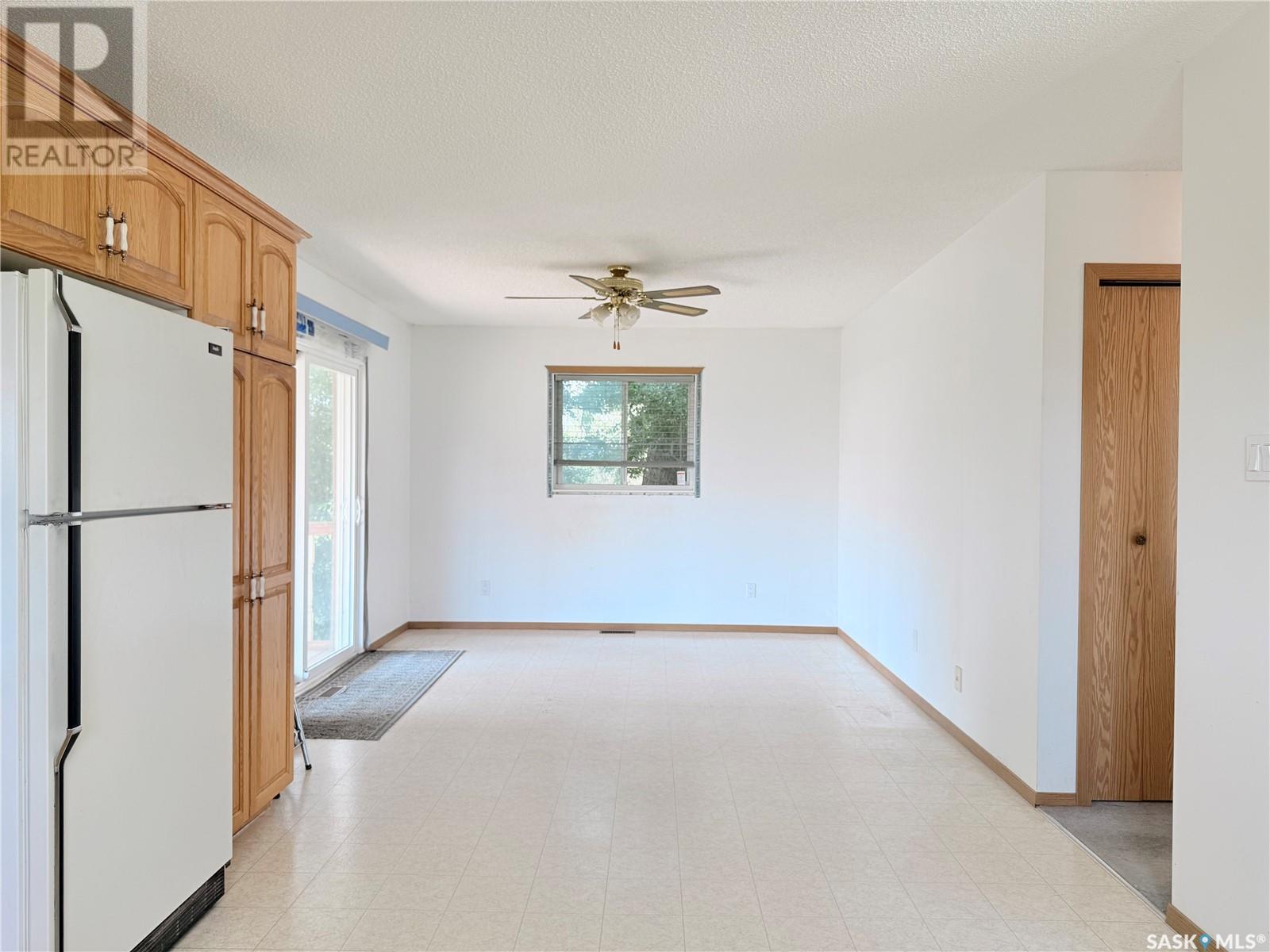 100 1st Avenue N, Lucky Lake, Saskatchewan  S0L 1Z0 - Photo 11 - SK013166