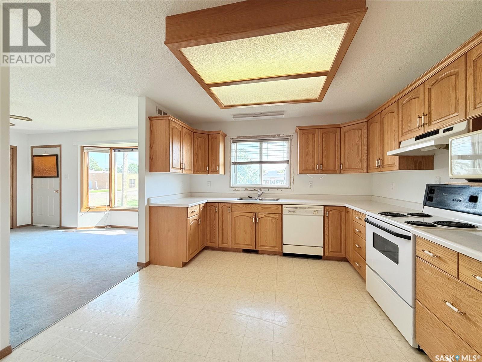 100 1st Avenue N, Lucky Lake, Saskatchewan  S0L 1Z0 - Photo 18 - SK013166