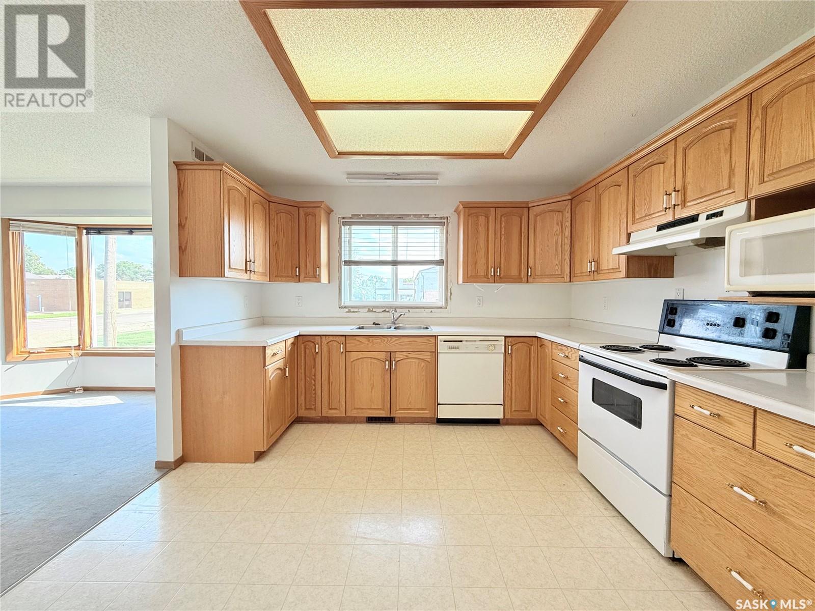 100 1st Avenue N, Lucky Lake, Saskatchewan  S0L 1Z0 - Photo 15 - SK013166