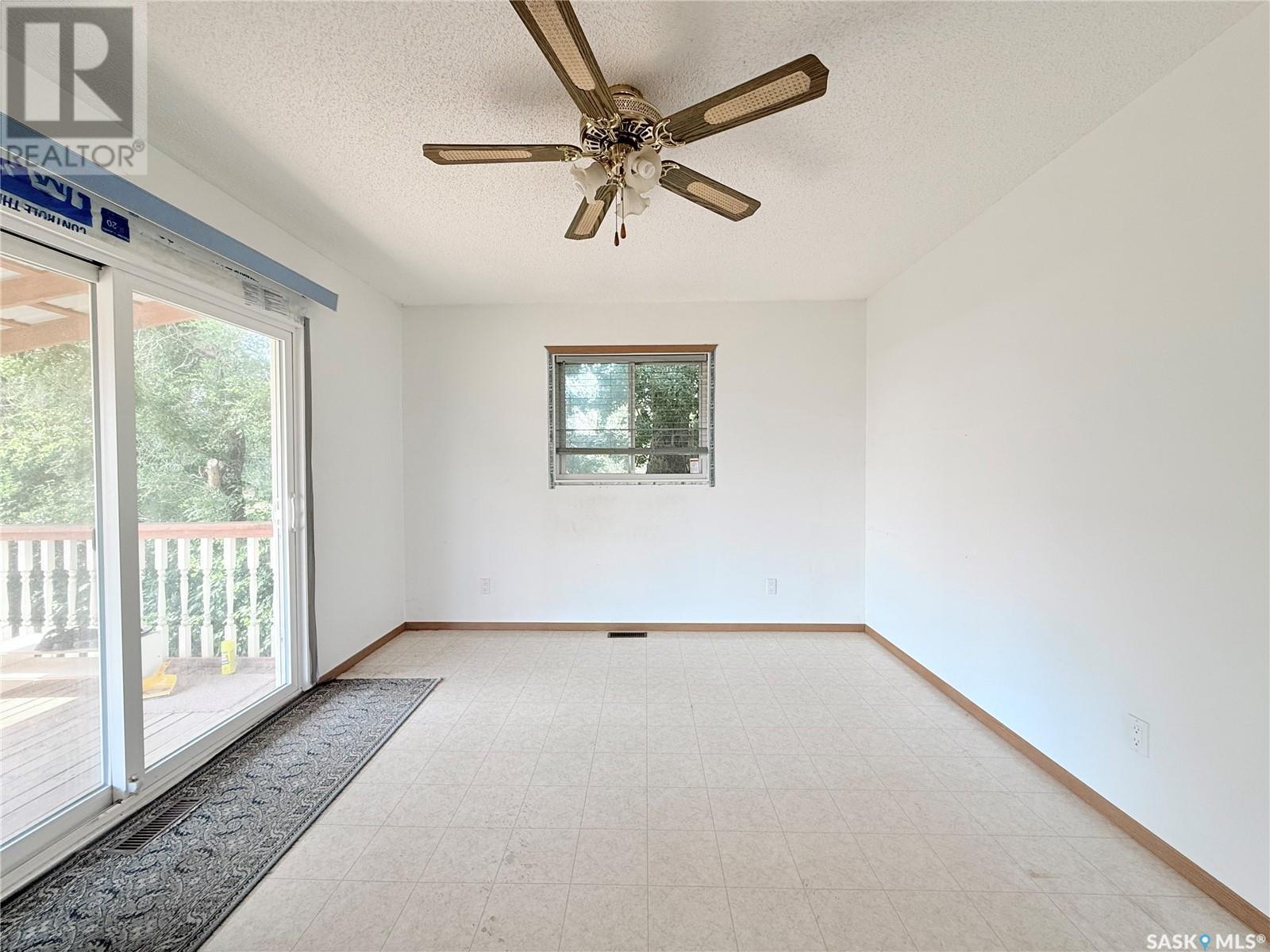 100 1st Avenue N, Lucky Lake, Saskatchewan  S0L 1Z0 - Photo 12 - SK013166