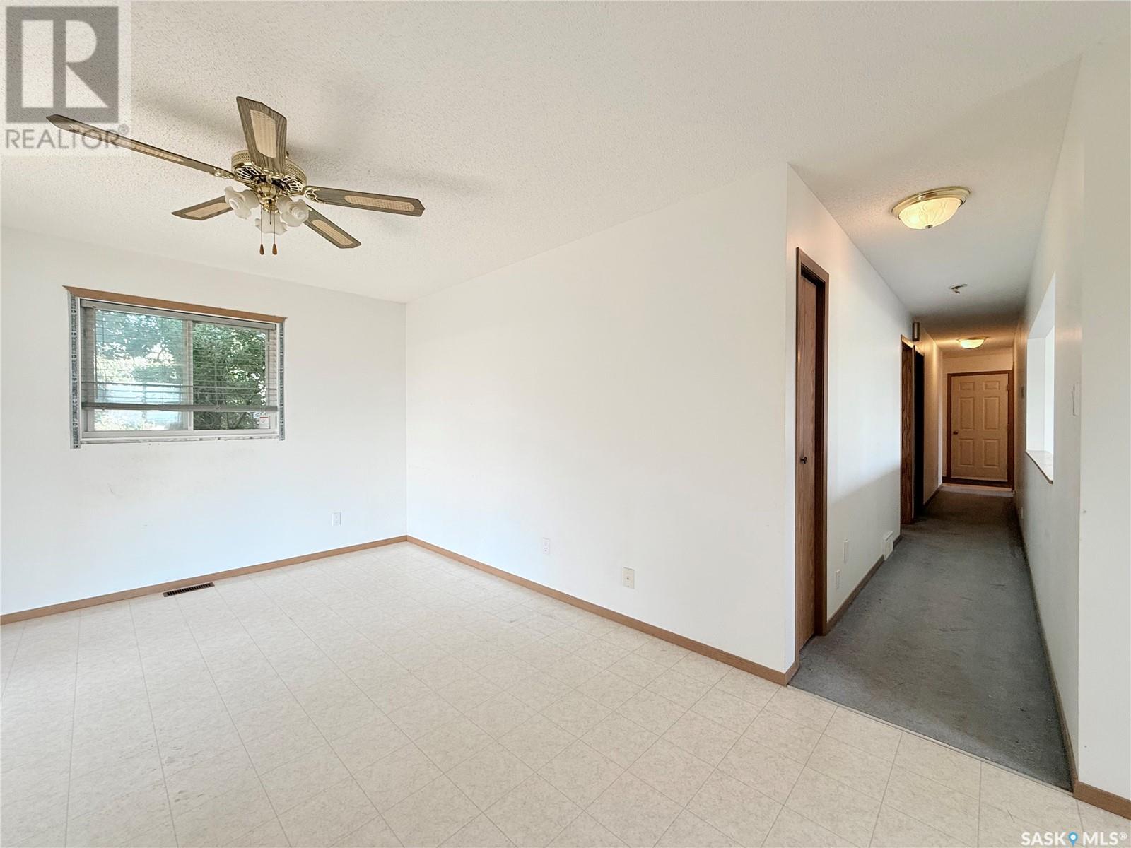 100 1st Avenue N, Lucky Lake, Saskatchewan  S0L 1Z0 - Photo 13 - SK013166