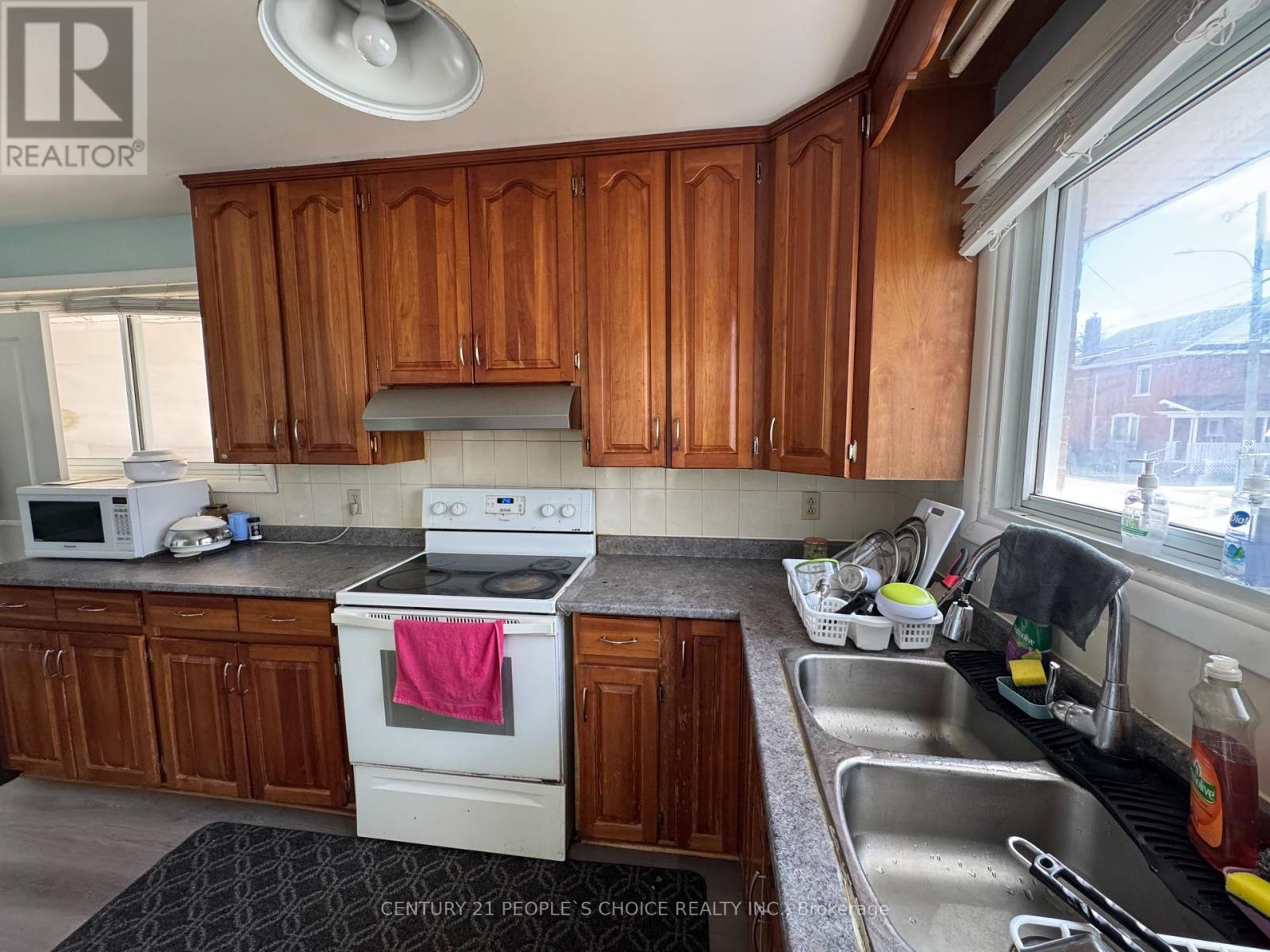 57 Sinclair Street, Belleville, Ontario  K8P 3S7 - Photo 4 - X12313024