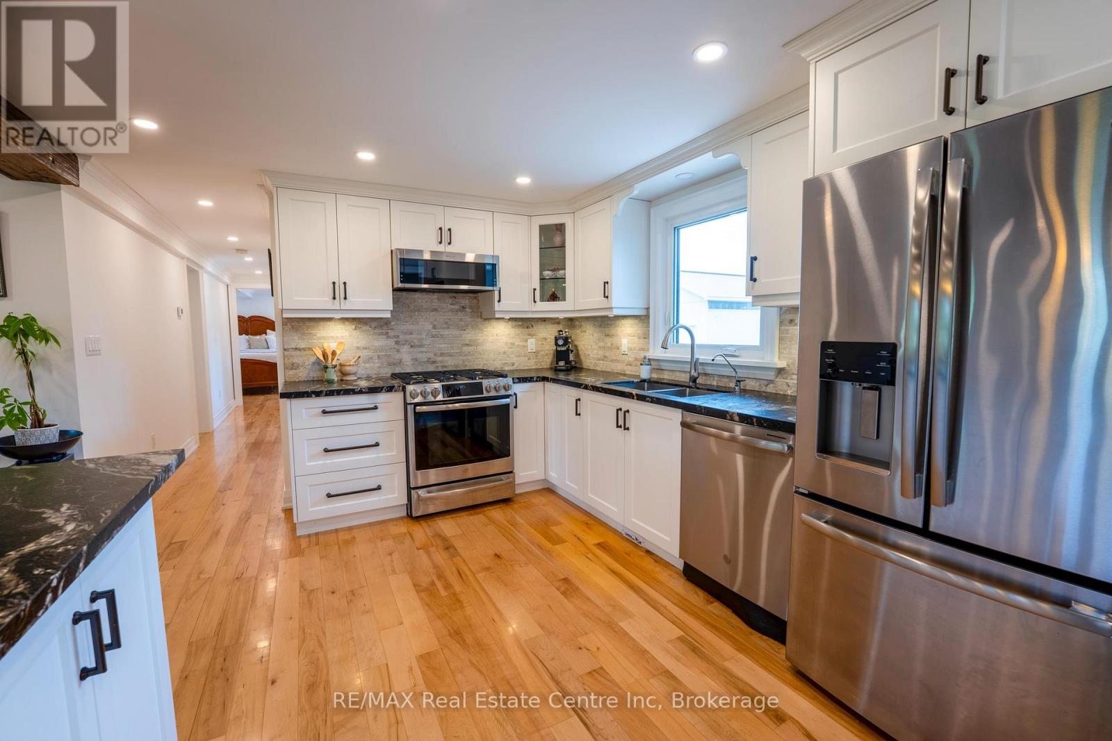 3988 Hwy 6 Highway, Puslinch, Ontario N0B 2J0 - Photo 11 - X12235464