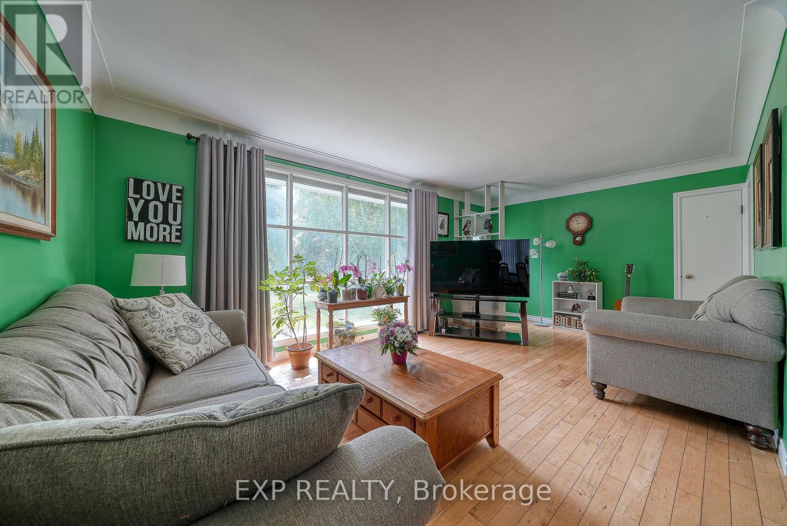 193 Centennial Avenue S, Central Elgin, Ontario  N5R 5B3 - Photo 4 - X12297842