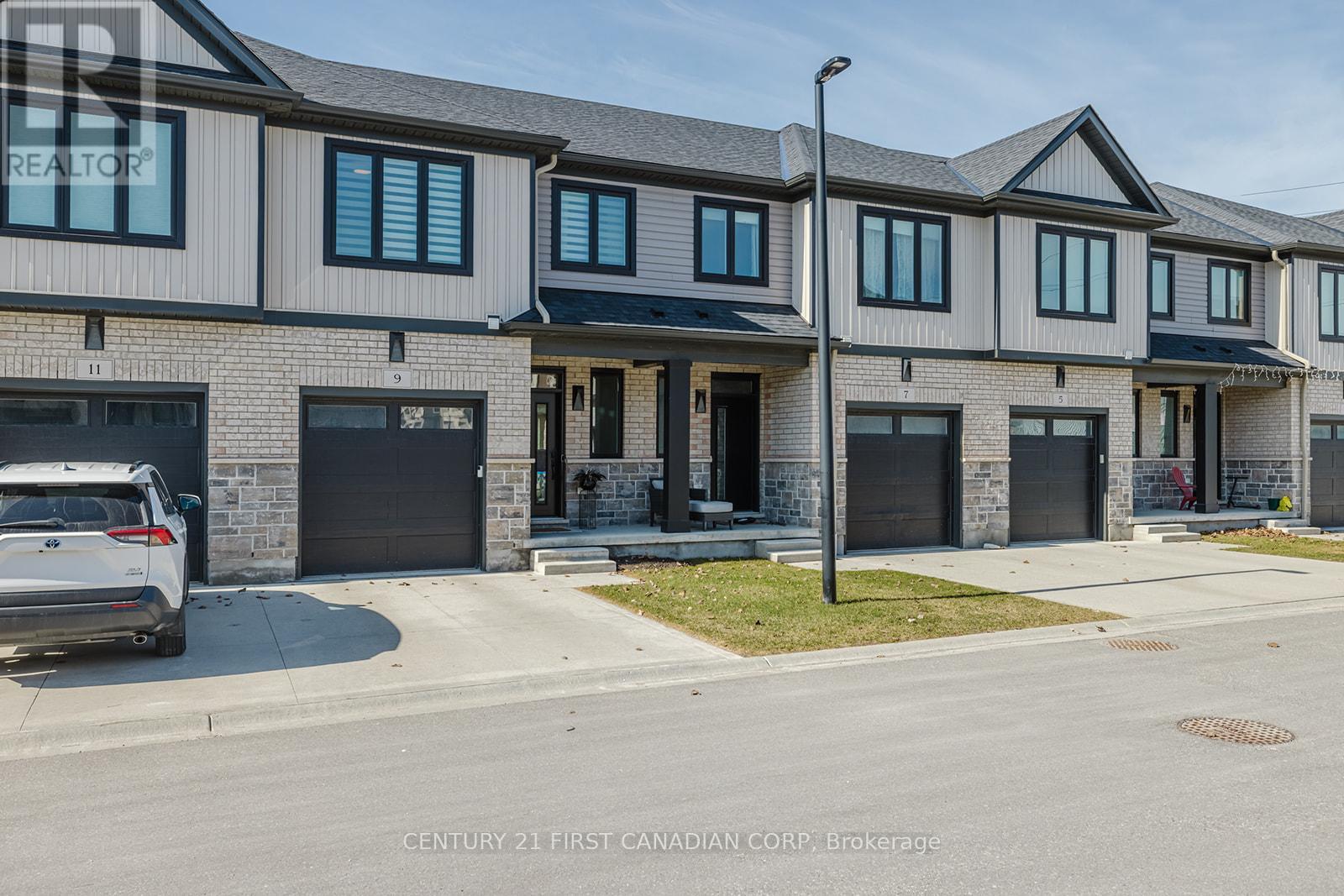 9 - 601 Lions Park Drive, Strathroy-Caradoc, Ontario  N0L 1W0 - Photo 3 - X12313176