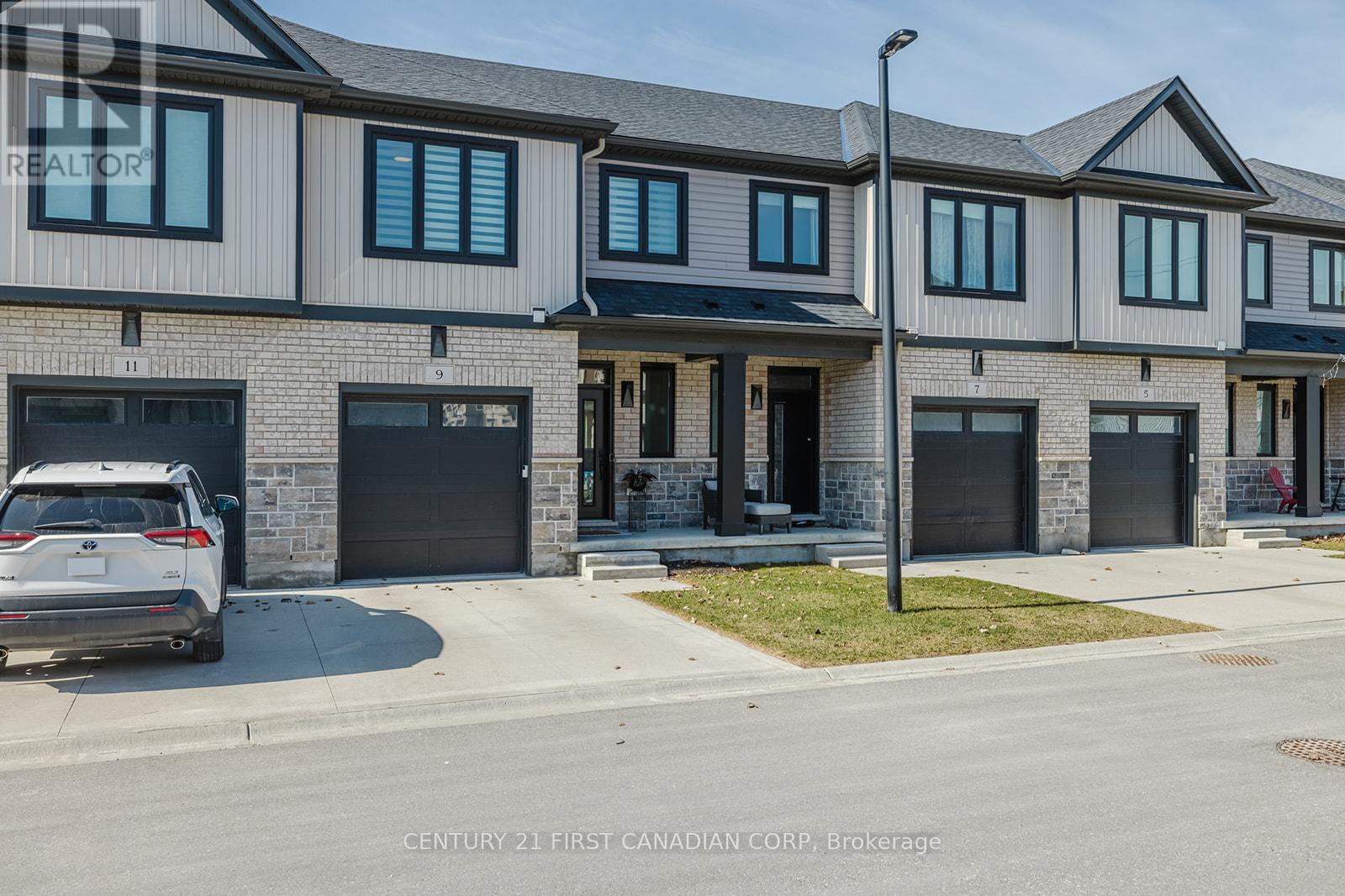 9 - 601 Lions Park Drive, Strathroy-Caradoc, Ontario  N0L 1W0 - Photo 4 - X12313176
