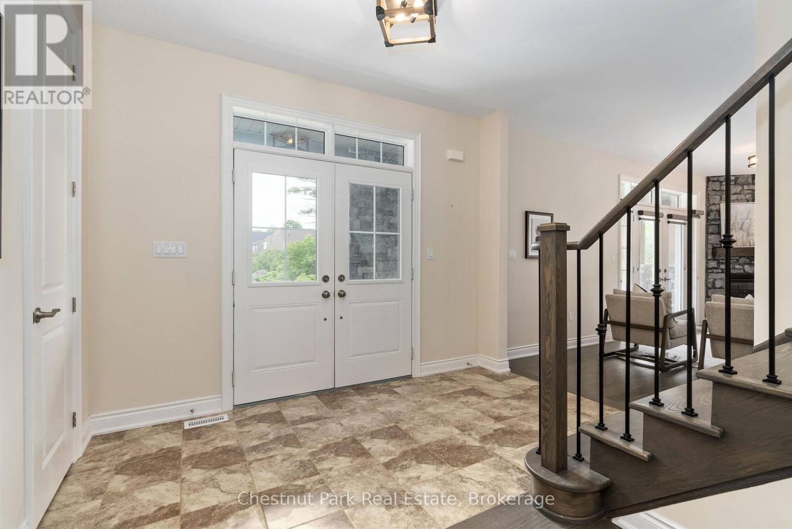 Property at 3 BAYPOINT COURT image 3