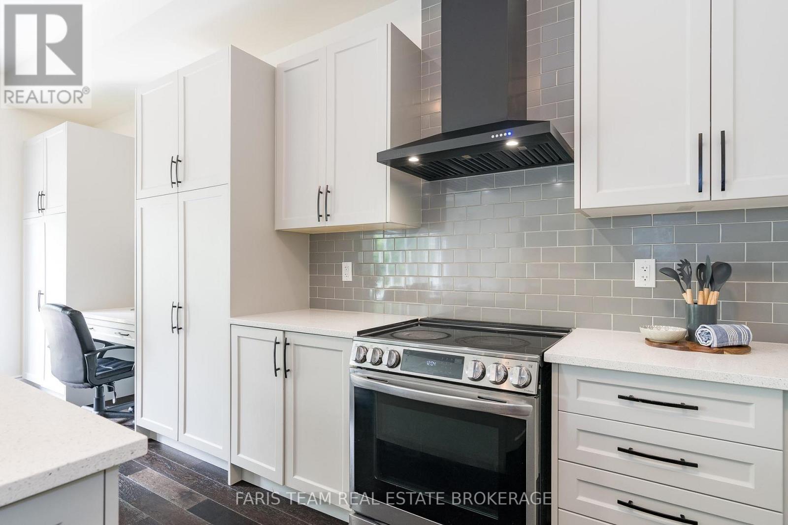 1425 Blackmore Street, Innisfil, Ontario  L9S 0P2 - Photo 8 - N12313065