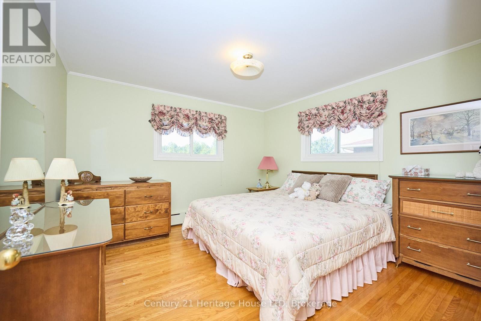2229 Houck Crescent, Fort Erie, Ontario  L2A 5M4 - Photo 12 - X12313144