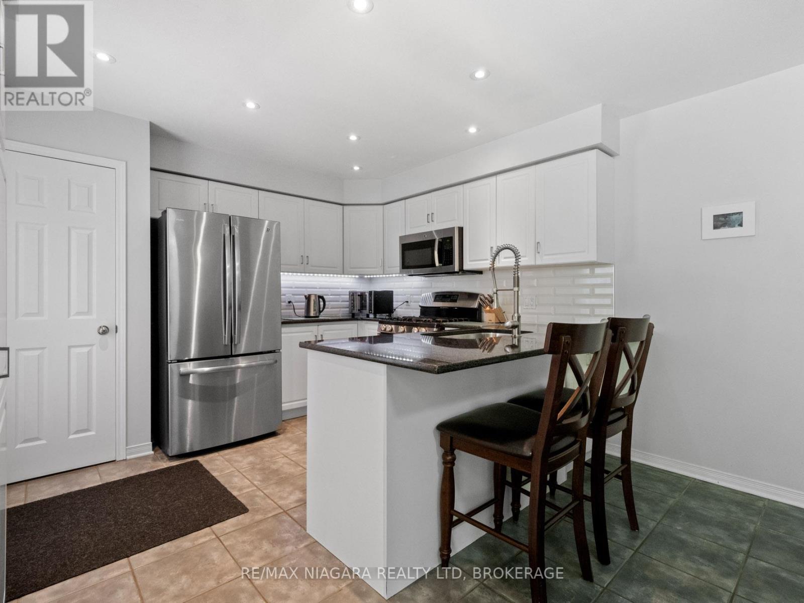 630 Scott Avenue, Fort Erie (Crescent Park), Ontario  L2A 5G2 - Photo 11 - X12313186