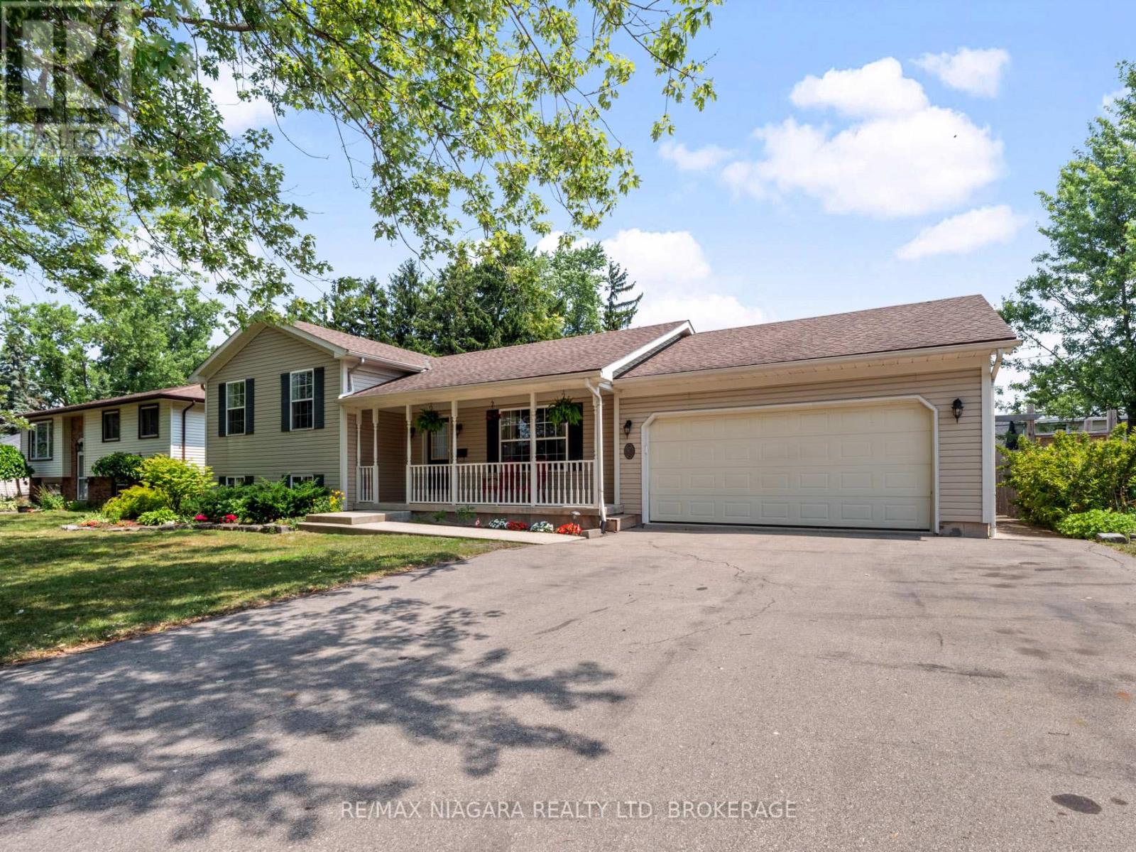 630 Scott Avenue, Fort Erie (Crescent Park), Ontario  L2A 5G2 - Photo 2 - X12313186