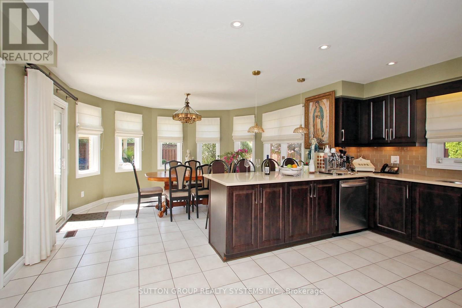 4873 Forest Hill Drive, Mississauga, Ontario  L5M 5B1 - Photo 10 - W12313063