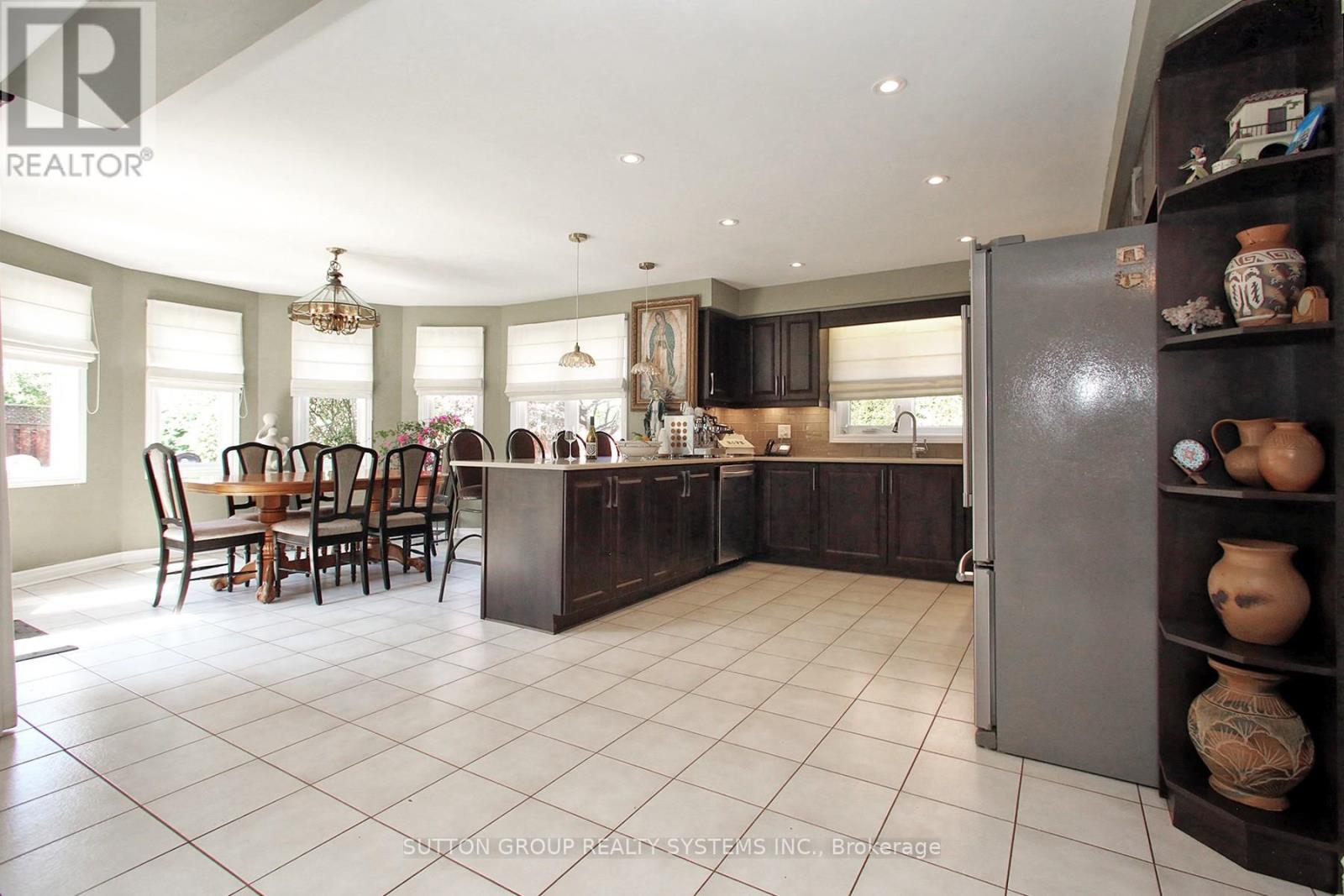 4873 Forest Hill Drive, Mississauga, Ontario  L5M 5B1 - Photo 11 - W12313063