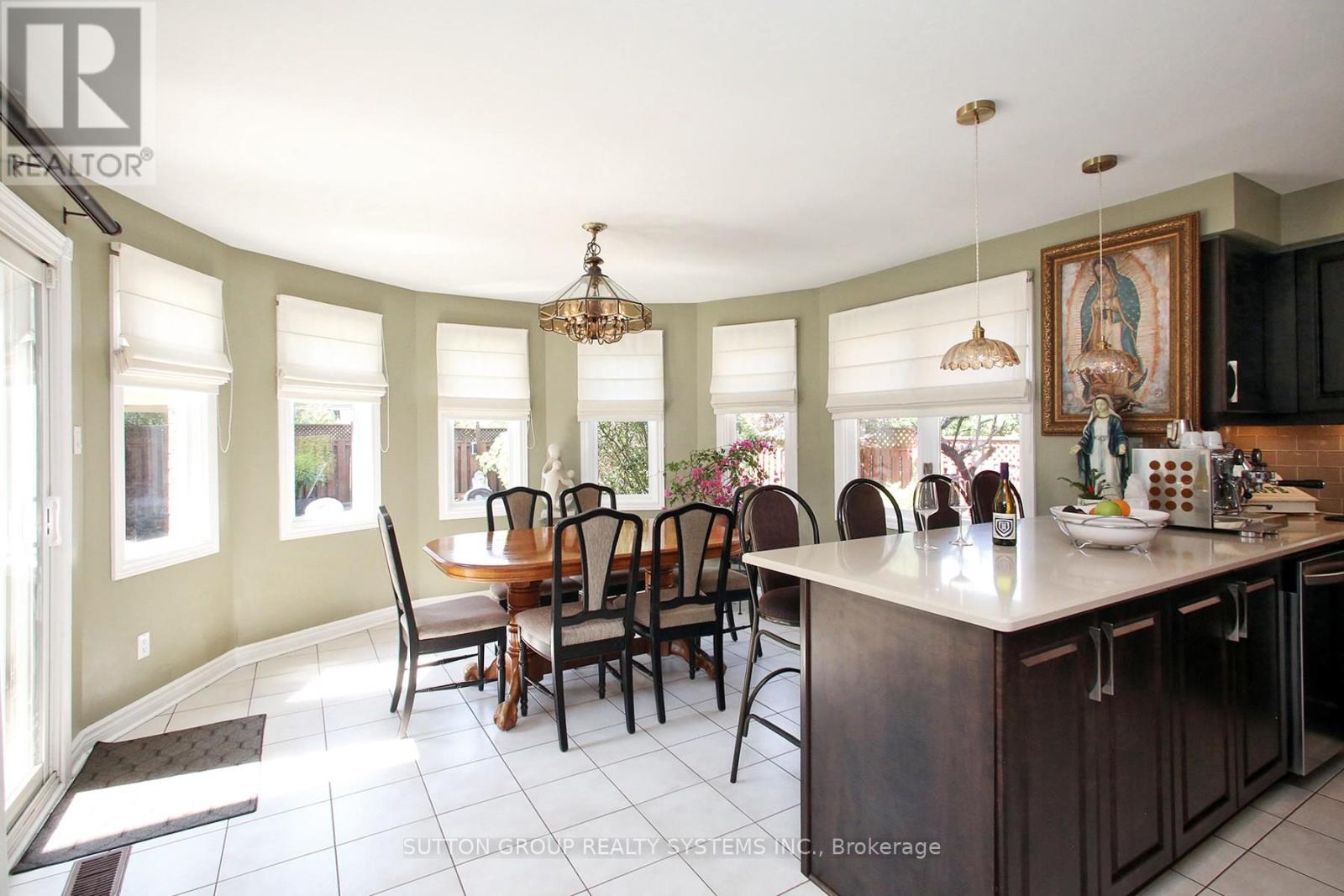 4873 Forest Hill Drive, Mississauga, Ontario  L5M 5B1 - Photo 12 - W12313063