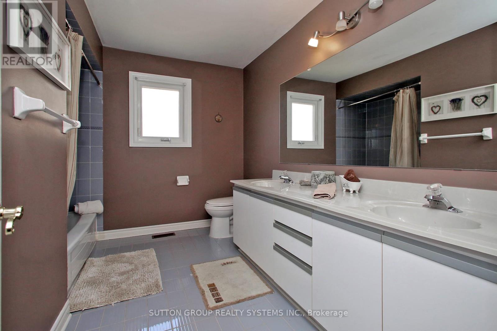 4873 Forest Hill Drive, Mississauga, Ontario  L5M 5B1 - Photo 39 - W12313063