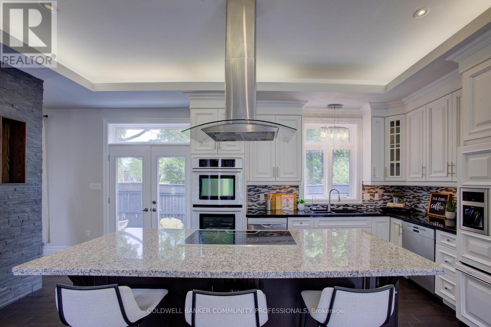 991 Glenwood Avenue, Burlington, Ontario  L7T 2K1 - Photo 13 - W12313102