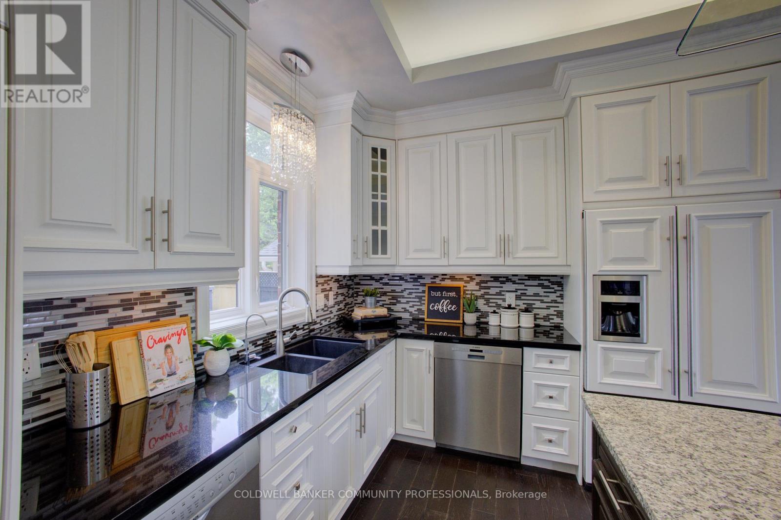 991 Glenwood Avenue, Burlington, Ontario  L7T 2K1 - Photo 17 - W12313102