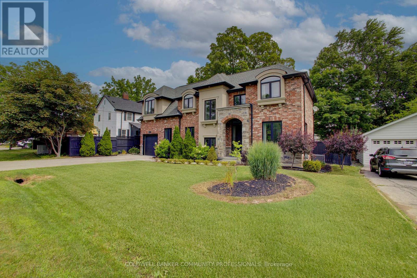 991 Glenwood Avenue, Burlington, Ontario  L7T 2K1 - Photo 3 - W12313102