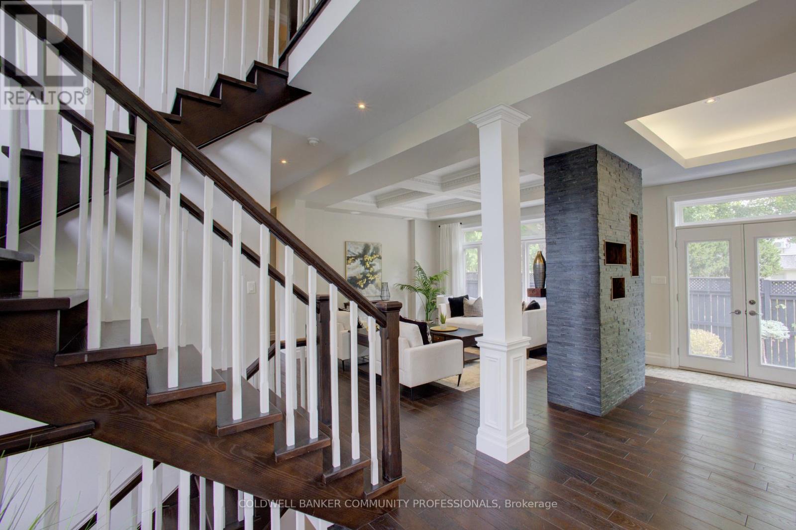 991 Glenwood Avenue, Burlington, Ontario  L7T 2K1 - Photo 4 - W12313102