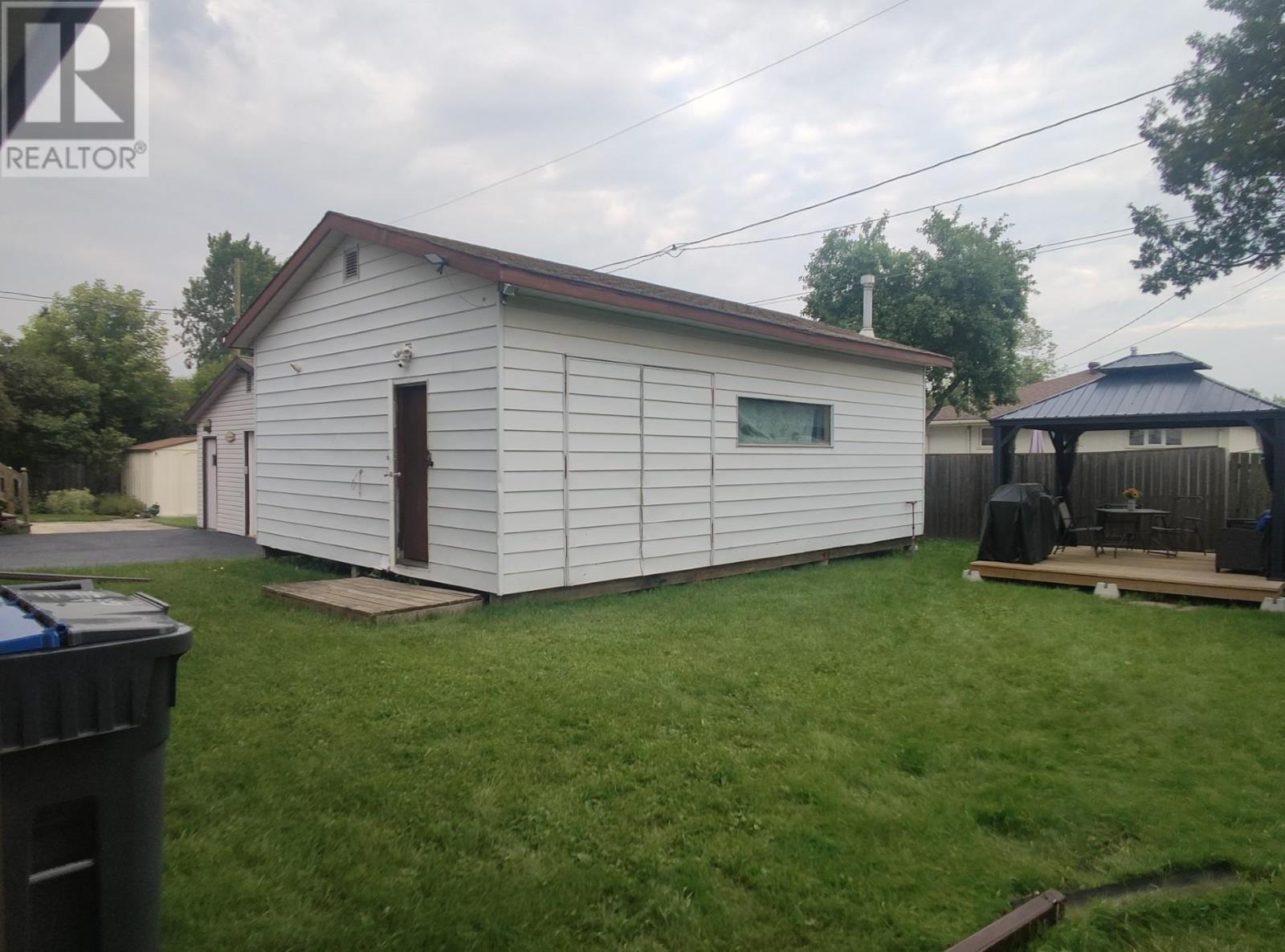 Property at 318 James ST N image 3