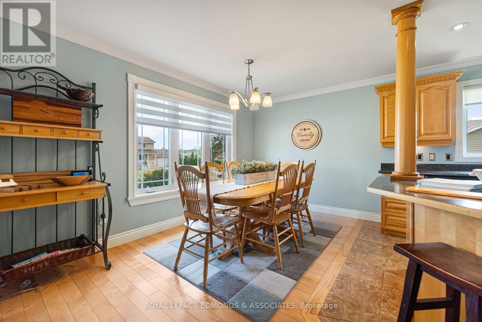 220 Bardis Drive, Laurentian Valley, Ontario  K8B 1C1 - Photo 12 - X12313283