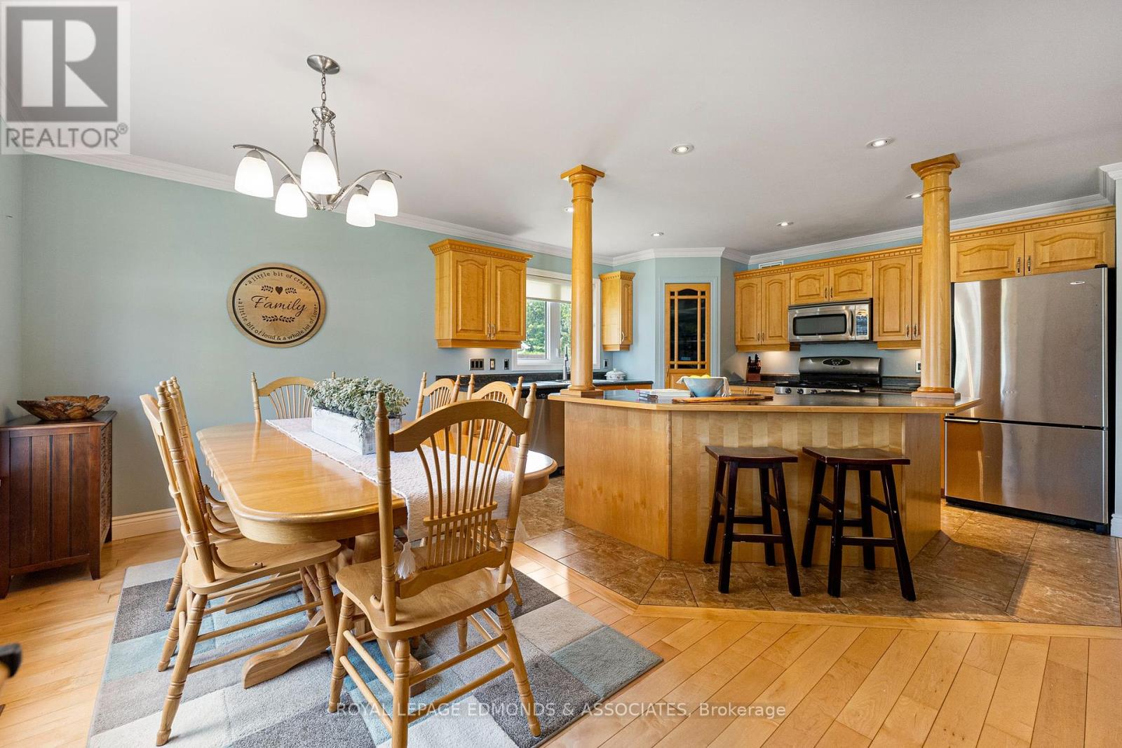 220 Bardis Drive, Laurentian Valley, Ontario  K8B 1C1 - Photo 13 - X12313283