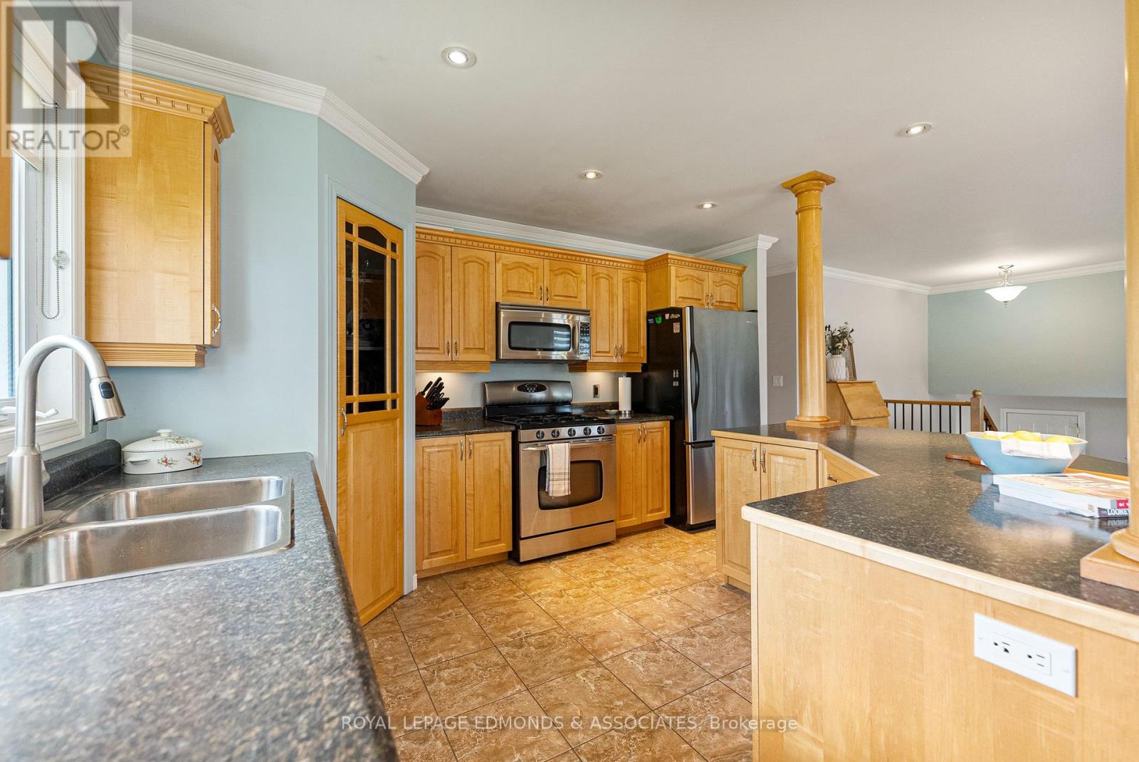 220 Bardis Drive, Laurentian Valley, Ontario  K8B 1C1 - Photo 15 - X12313283