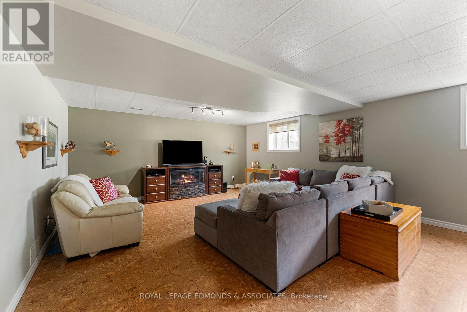 220 Bardis Drive, Laurentian Valley, Ontario  K8B 1C1 - Photo 27 - X12313283