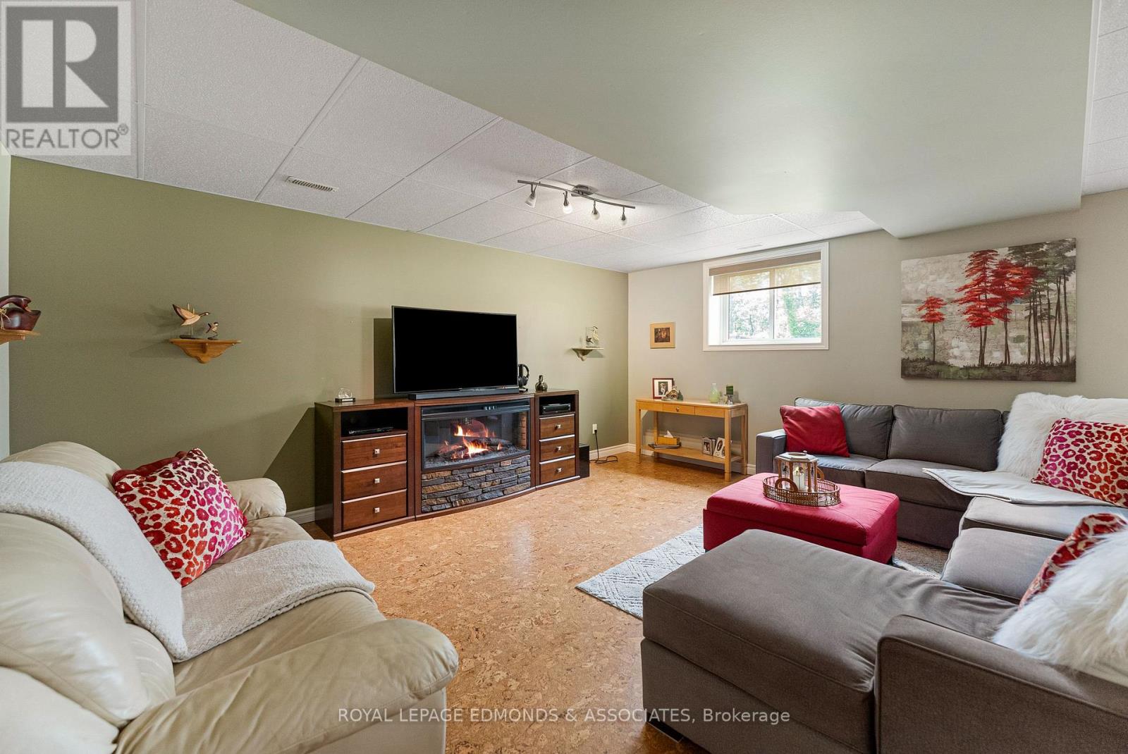 220 Bardis Drive, Laurentian Valley, Ontario  K8B 1C1 - Photo 28 - X12313283