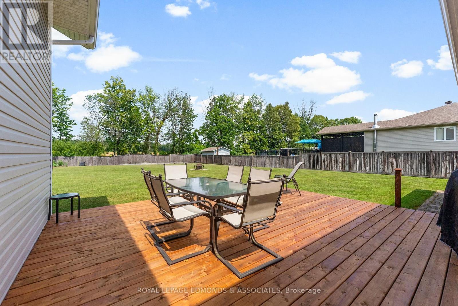 220 Bardis Drive, Laurentian Valley, Ontario  K8B 1C1 - Photo 38 - X12313283